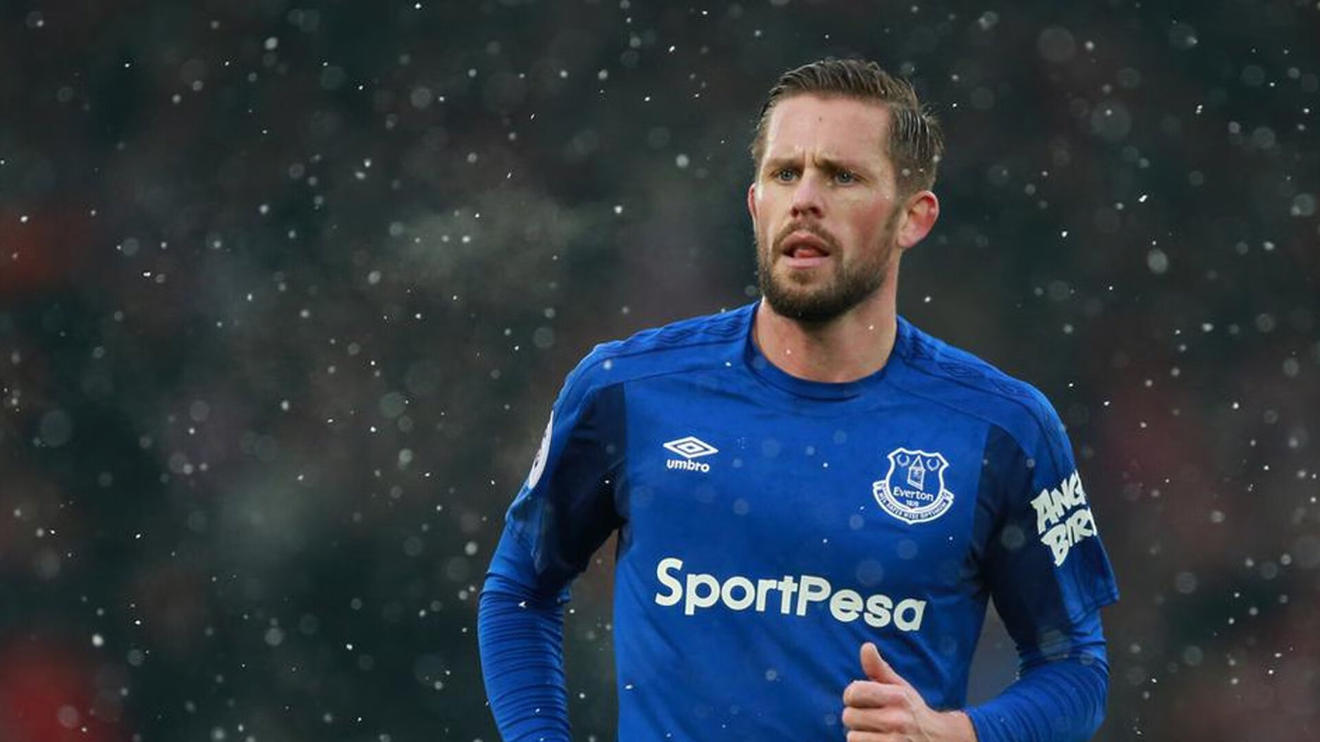 随机_火箭引援奏效，球队士气大振_，记者_火箭已凑齐足够参赛球员